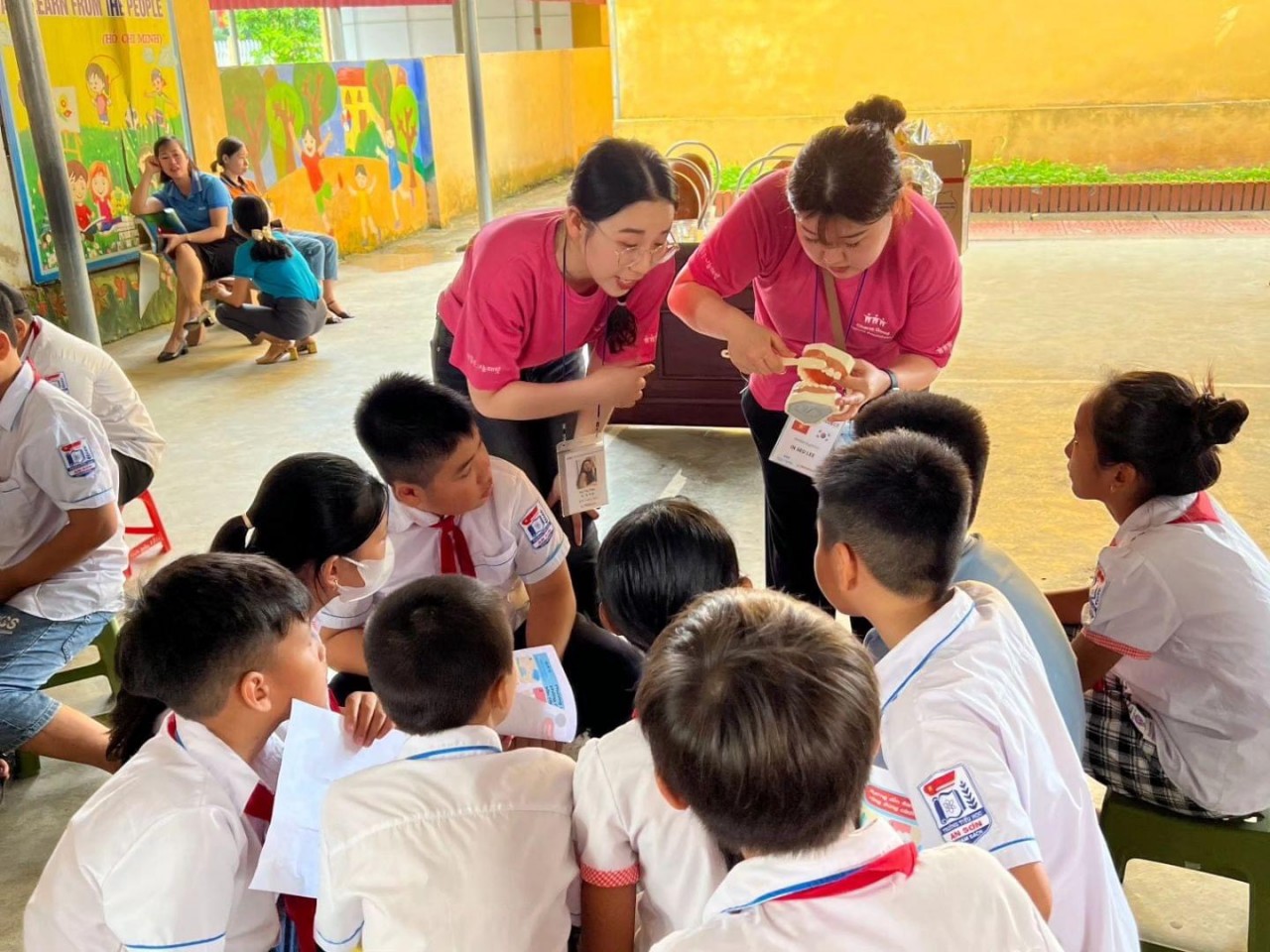 Đoàn tình nguyện y tế Hàn Quốc khám và tư vấn nha khoa cho 400 người dân Hải Dương Đoàn tình nguyện y tế Hàn Quốc khám và tư vấn nha khoa cho 400 người dân Hải Dương