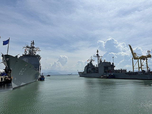 US Aircraft Carrier Arrives in Da Nang City US Aircraft Carrier Arrives in Da Nang City