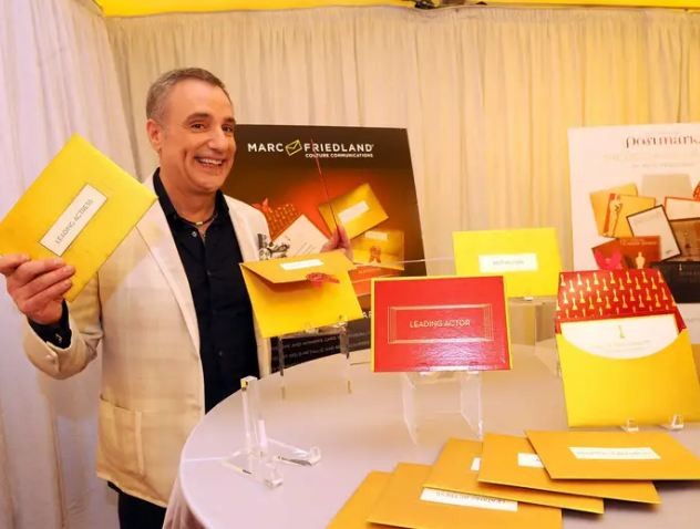 Marc Friedland đã thiết kế lại và làm cho chiếc phong bì Oscar trông quyến rũ hơn để phù hợp với phong cách của các ngôi sao. Nguồn: Michael Buckner / Getty Images Marc Friedland đã thiết kế lại và làm cho chiếc phong bì Oscar trông quyến rũ hơn để phù hợp với phong cách của các ngôi sao. Nguồn: Michael Buckner / Getty Images