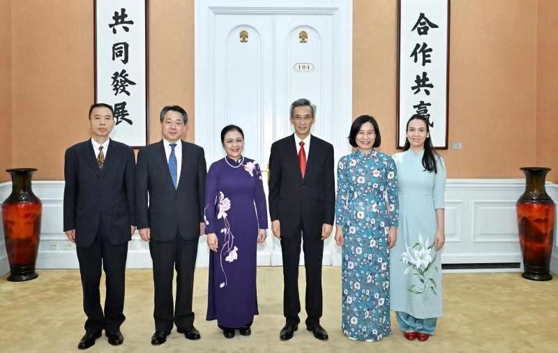 Chủ tịch Liên hiệp các tổ chức hữu nghị Việt Nam gặp gỡ Hội trưởng Hội hữu nghị đối ngoại nhân dân Trung Quốc Chủ tịch Liên hiệp các tổ chức hữu nghị Việt Nam gặp gỡ Hội trưởng Hội hữu nghị đối ngoại nhân dân Trung Quốc