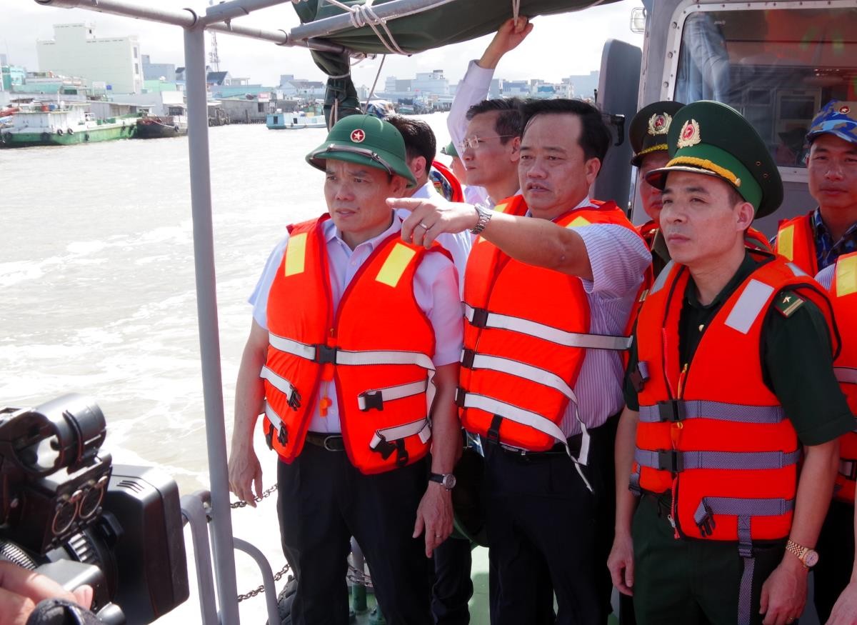 Phó Thủ tướng Trần Lưu Quang kiểm tra công tác phòng, chống khai thác hải sản bất hợp pháp tại Cà Mau Phó Thủ tướng Trần Lưu Quang kiểm tra công tác phòng, chống khai thác hải sản bất hợp pháp tại Cà Mau