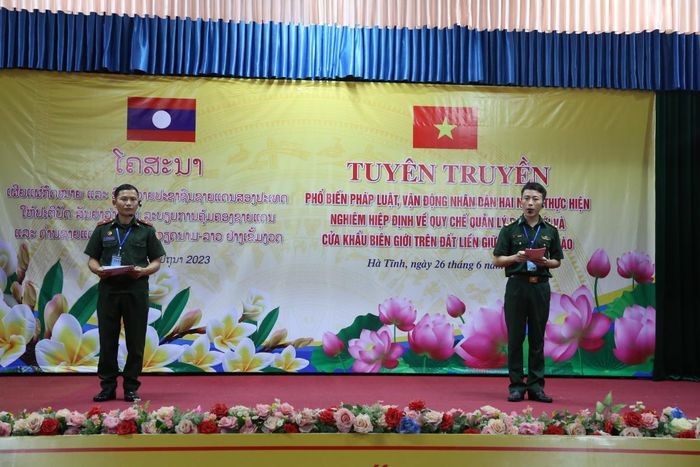 Phối hợp tuyên truyền pháp luật cho nhân dân hai bên biên giới Việt Nam - Lào Phối hợp tuyên truyền pháp luật cho nhân dân hai bên biên giới Việt Nam - Lào