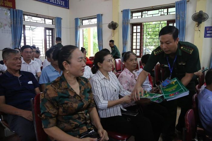 Phối hợp tuyên truyền pháp luật cho nhân dân hai bên biên giới Việt Nam - Lào Phối hợp tuyên truyền pháp luật cho nhân dân hai bên biên giới Việt Nam - Lào