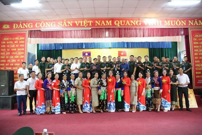 Phối hợp tuyên truyền pháp luật cho nhân dân hai bên biên giới Việt Nam - Lào Phối hợp tuyên truyền pháp luật cho nhân dân hai bên biên giới Việt Nam - Lào