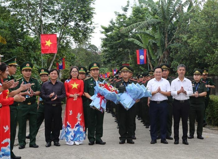 Phối hợp tuyên truyền pháp luật cho nhân dân hai bên biên giới Việt Nam - Lào Phối hợp tuyên truyền pháp luật cho nhân dân hai bên biên giới Việt Nam - Lào