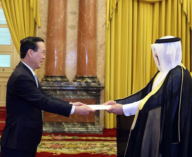 Chủ tịch nước Võ Văn Thưởng nhận Quốc thư từ Đại sứ Qatar Khalid Ali Abdullah Abel (Ảnh: TTXVN).