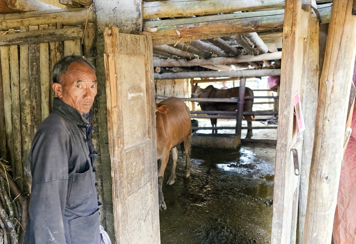 Bám đất, bám làng trên miền đất “khát" Bám đất, bám làng trên miền đất “khát"