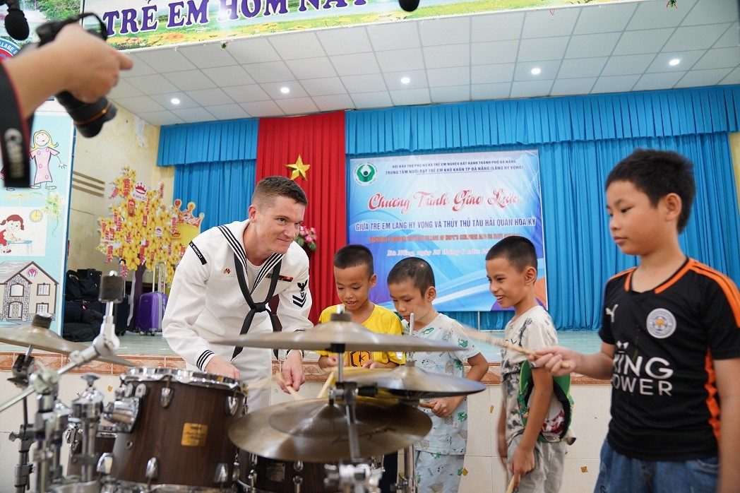 Sailors on Navy Aircraft Carrier Visit Orphans in Da Nang City
