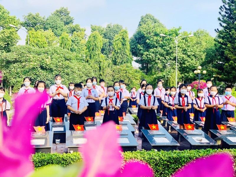 tri ân, tưởng nhớ các anh hùng liệt sĩ ở các địa phương tri ân, tưởng nhớ các anh hùng liệt sĩ ở các địa phương