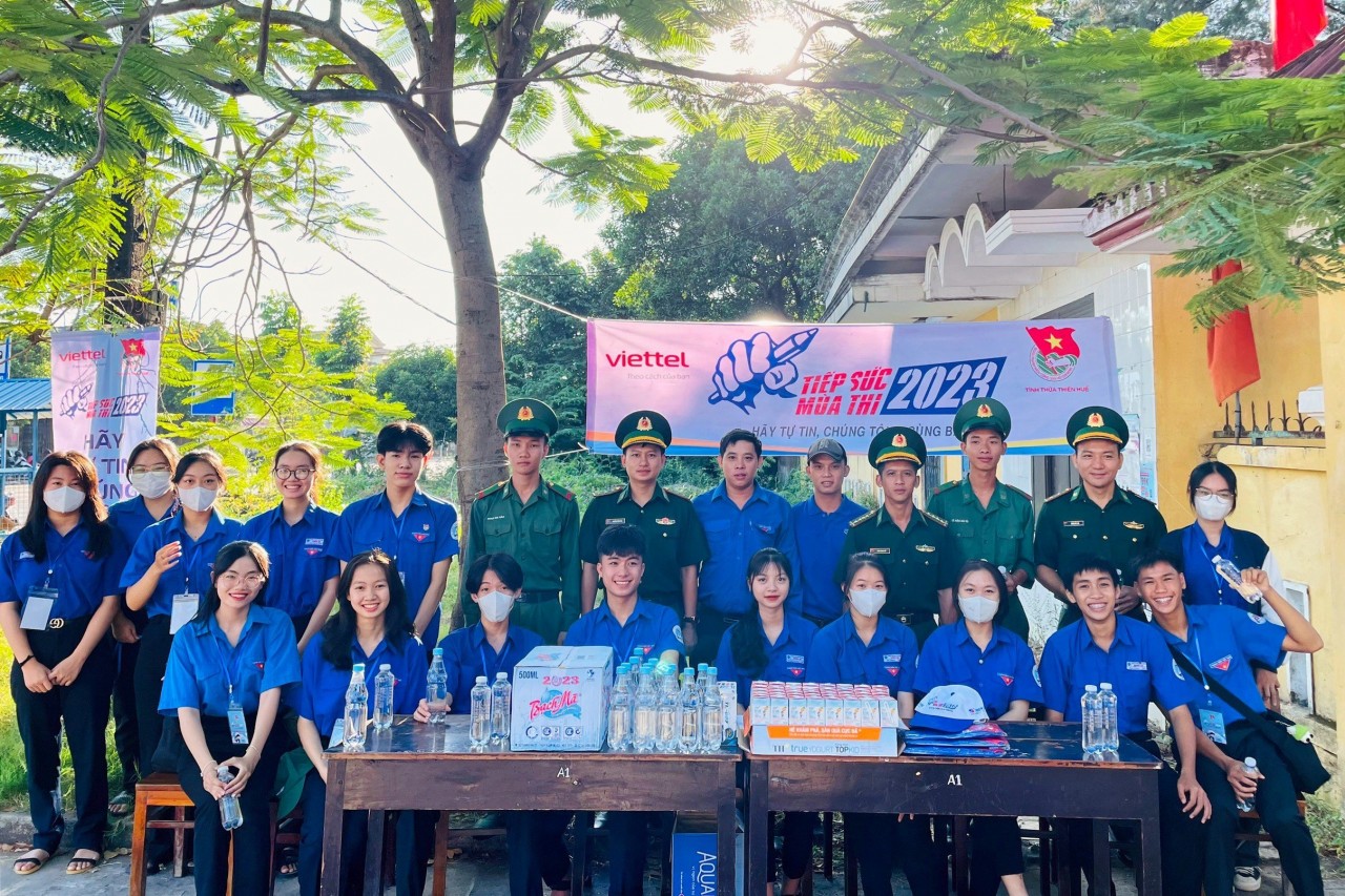 Biên phòng Thừa Thiên Huế tiếp sức sĩ tử vùng biên Biên phòng Thừa Thiên Huế tiếp sức sĩ tử vùng biên