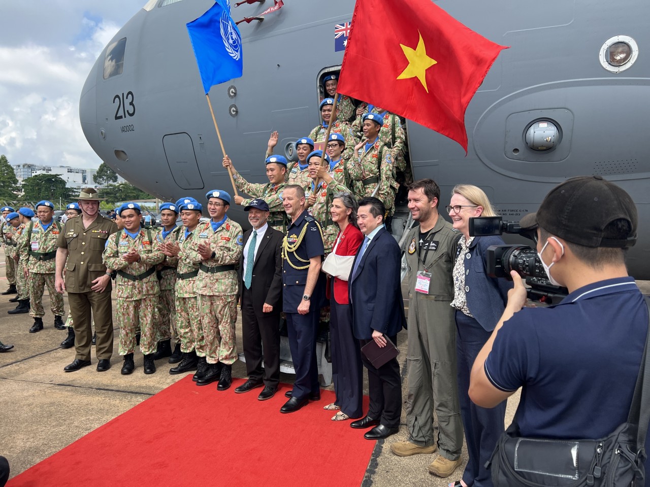Australia chuyên chở lực lượng gìn giữ hòa bình Việt Nam sang Nam Xu-đăng thực hiện nhiệm vụ Australia chuyên chở lực lượng gìn giữ hòa bình Việt Nam sang Nam Xu-đăng thực hiện nhiệm vụ