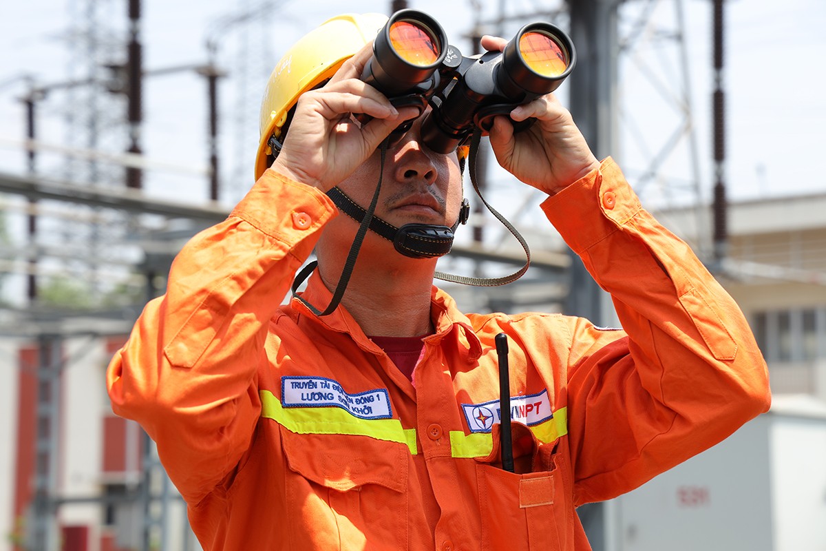 Việc ứng dụng khoa học công nghệ trong quản lý vận hành được EVNNPT đặc biệt quan tâm Việc ứng dụng khoa học công nghệ trong quản lý vận hành được EVNNPT đặc biệt quan tâm