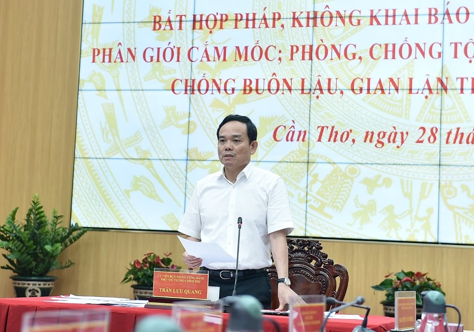 Phó Thủ tướng Trần Lưu Quang phát biểu tại Hội nghị trực tuyến với 13 tỉnh, thành phố vùng đồng bằng sông Cửu Long chiều 28/6. (Ảnh: VGP) Phó Thủ tướng Trần Lưu Quang phát biểu tại Hội nghị trực tuyến với 13 tỉnh, thành phố vùng đồng bằng sông Cửu Long chiều 28/6. (Ảnh: VGP)