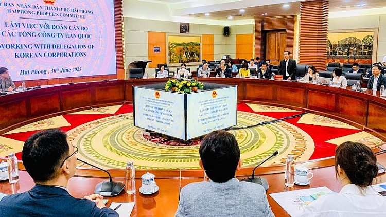 Chủ tịch Ủy ban nhân dân thành phố Hải Phòng tiếp Đoàn cán bộ các Tổng công ty Hàn Quốc tìm hiểu cơ hội hợp tác, đầu tư tại Hải Phòng. Chủ tịch Ủy ban nhân dân thành phố Hải Phòng tiếp Đoàn cán bộ các Tổng công ty Hàn Quốc tìm hiểu cơ hội hợp tác, đầu tư tại Hải Phòng.