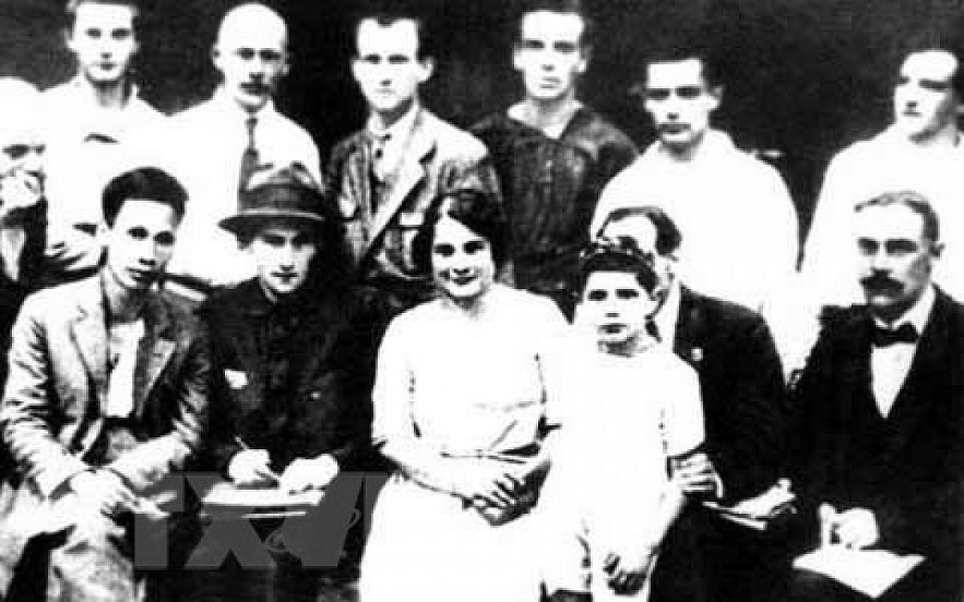 Nguyen Ai Quoc (pseudonym of President Ho Chi Minh)(left, first row) and some delegates to the 5th Congress of the Communist International in Moscow, Russia, from June 17 to July 8, 1924. (File photo of VNA)