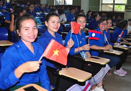 Sinh viên 2 nước Việt Nam - Lào tại Trường Đại học Quảng Nam (Ảnh: Báo Quảng Nam). Sinh viên 2 nước Việt Nam - Lào tại Trường Đại học Quảng Nam (Ảnh: Báo Quảng Nam).