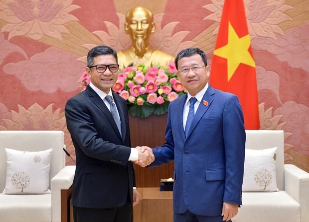 Chairman of the National Assembly (NA)’s Committee for External Relations Vu Hai Ha (right) and Ambassador of Indonesia to Vietnam Denny Abdi. Photo: NA Television Chairman of the National Assembly (NA)’s Committee for External Relations Vu Hai Ha (right) and Ambassador of Indonesia to Vietnam Denny Abdi. Photo: NA Television