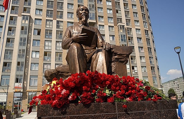 The statue of President Ho Chi Minh in St. Petersburg city. (Photo: VNA) The statue of President Ho Chi Minh in St. Petersburg city. (Photo: VNA)