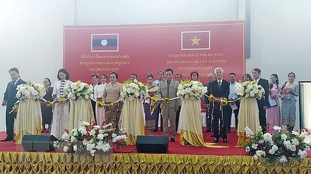 Lễ khánh thành và đưa vào sử dụng dự án Nhà đa năng Trường Hữu nghị Lào-Việt Nam tỉnh Savannakhet. (Ảnh: TTXVN phát) Lễ khánh thành và đưa vào sử dụng dự án Nhà đa năng Trường Hữu nghị Lào-Việt Nam tỉnh Savannakhet. (Ảnh: TTXVN phát)