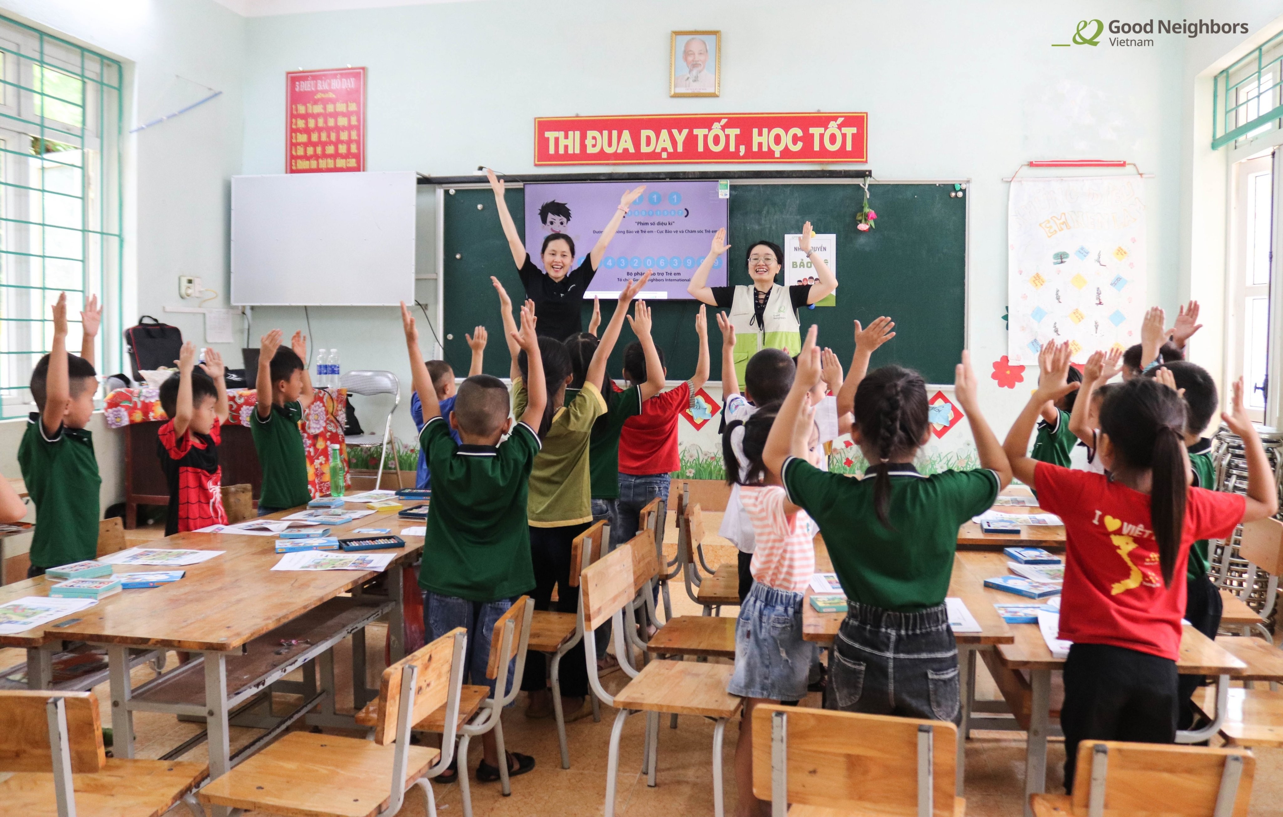 Các em học sinh hào hứng với lớp học trải nghiệm (Ảnh: GNI). Các em học sinh hào hứng với lớp học trải nghiệm (Ảnh: GNI).