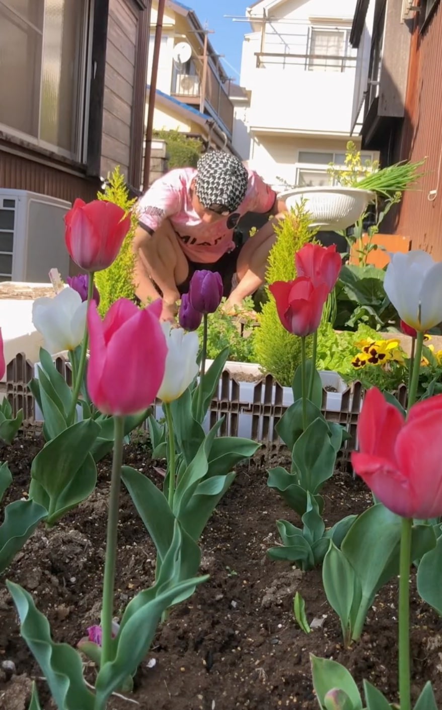 Nguyen Luan with his flowers. Photo: Nguyen Luan Nguyen Luan with his flowers. Photo: Nguyen Luan
