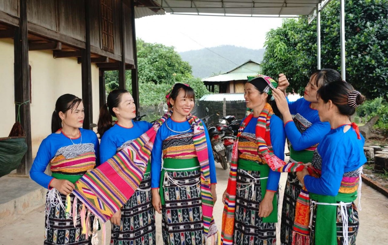 Giữ nhịp xòe trên quê hương mới Giữ nhịp xòe trên quê hương mới