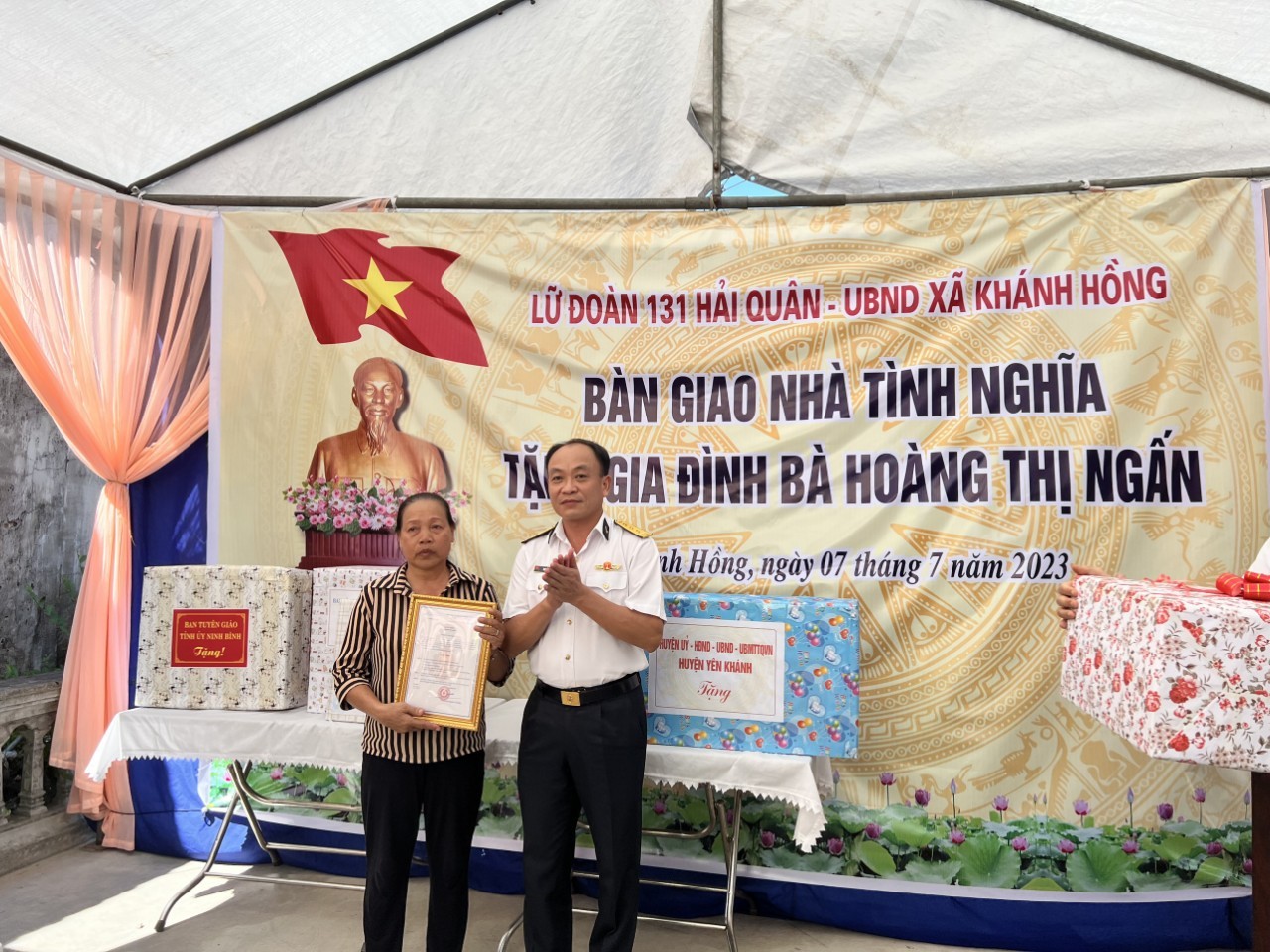 Lữ đoàn 131 Hải quân bàn giao nhà tình nghĩa tại Ninh Bình Lữ đoàn 131 Hải quân bàn giao nhà tình nghĩa tại Ninh Bình