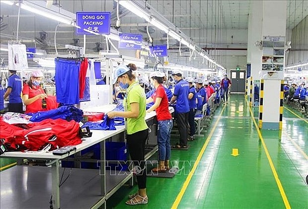 Production activities at Apparel Far Eastern (Vietnam) Co., Ltd. located in Vietnam - Singapore Industrial Park, Thuan An city in Binh Duong province. (Photo: VNA) Production activities at Apparel Far Eastern (Vietnam) Co., Ltd. located in Vietnam - Singapore Industrial Park, Thuan An city in Binh Duong province. (Photo: VNA)