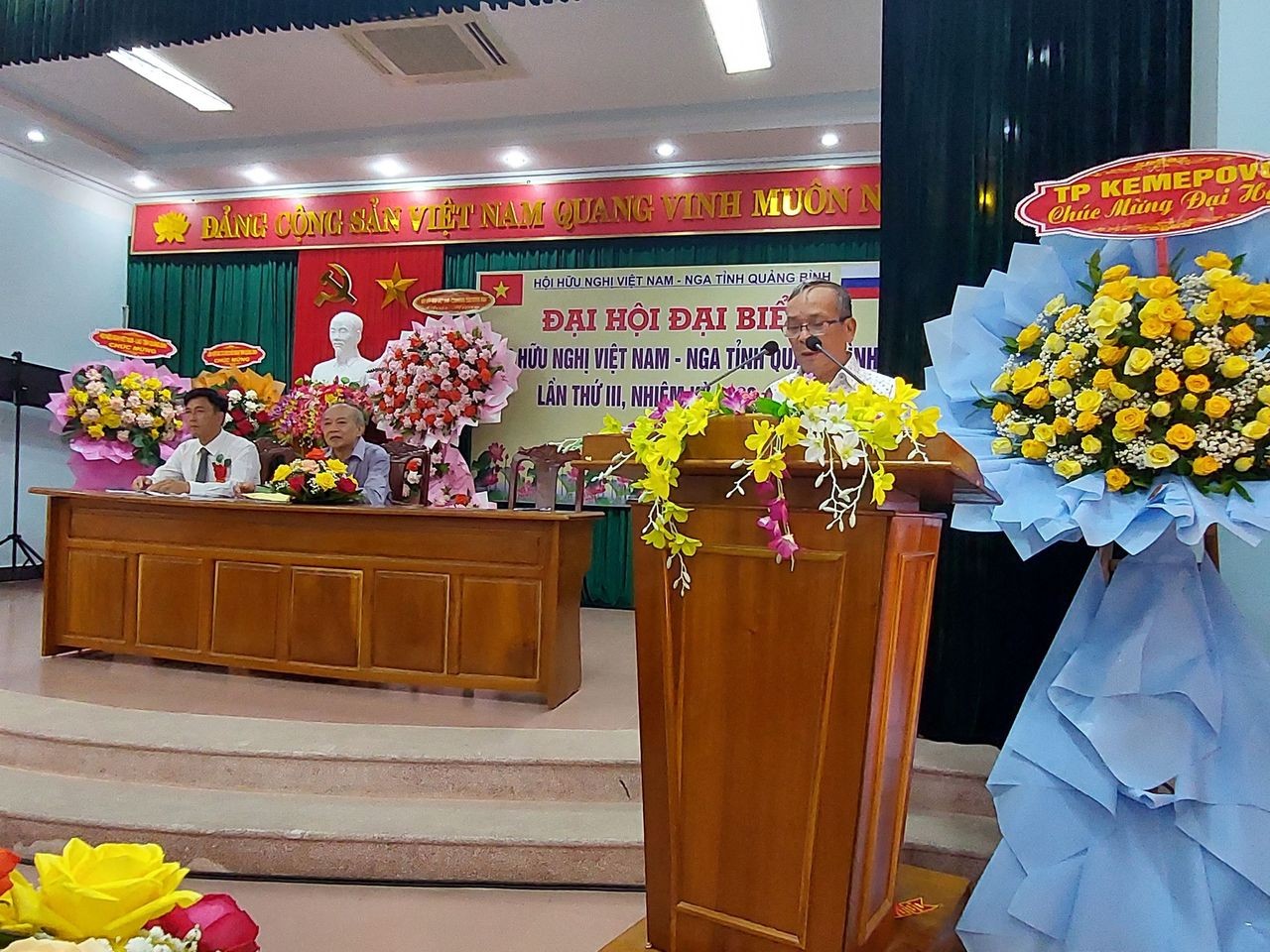 Phát huy vai trò cầu nối quan hệ hợp tác kinh tế, văn hoá, thể thao, du lịch Việt Nam-Nga Phát huy vai trò cầu nối quan hệ hợp tác kinh tế, văn hoá, thể thao, du lịch Việt Nam-Nga