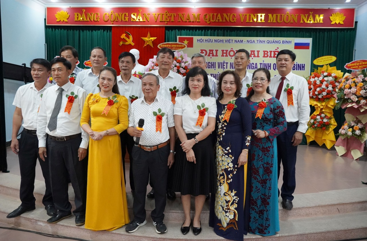 Phát huy vai trò cầu nối quan hệ hợp tác kinh tế, văn hoá, thể thao, du lịch Việt Nam-Nga Phát huy vai trò cầu nối quan hệ hợp tác kinh tế, văn hoá, thể thao, du lịch Việt Nam-Nga