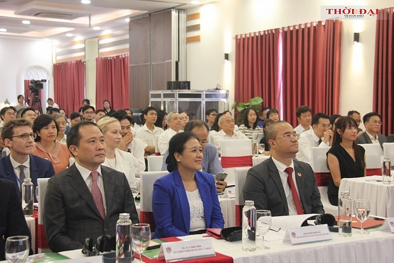 Vietnam Seeks France's Experience in Green Development