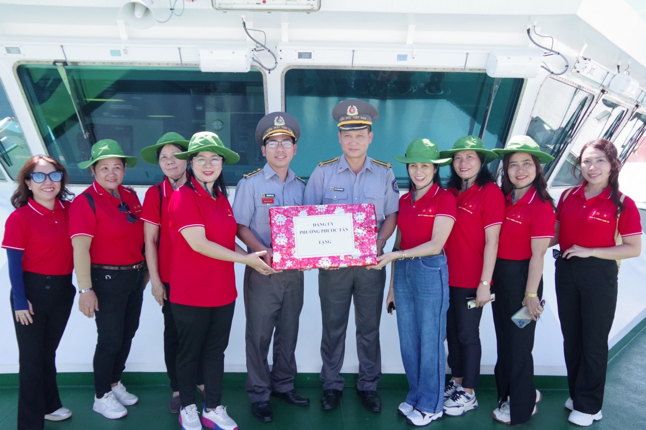 Khánh Hòa: Tuyên truyền biển đảo cho cán bộ nhân dân phường Phước Tân Khánh Hòa: Tuyên truyền biển đảo cho cán bộ nhân dân phường Phước Tân