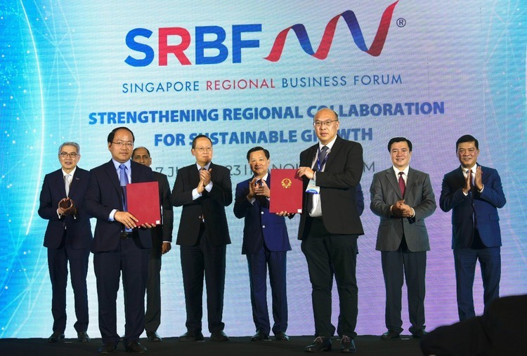 The MOU was signed by NUS Vice President, Professor Chee Yeow Meng and Director of the Vietnam National Innovation Center Vu Quoc Huy. Source: baodauthau.vn The MOU was signed by NUS Vice President, Professor Chee Yeow Meng and Director of the Vietnam National Innovation Center Vu Quoc Huy. Source: baodauthau.vn