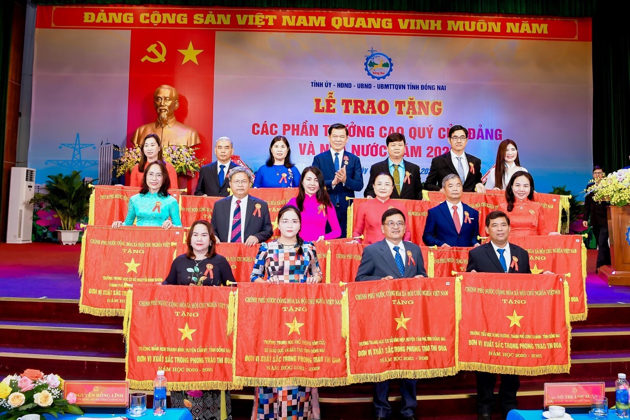 Dong Nai Friendship Union Awarded Government's Emulation Flag Dong Nai Friendship Union Awarded Government's Emulation Flag