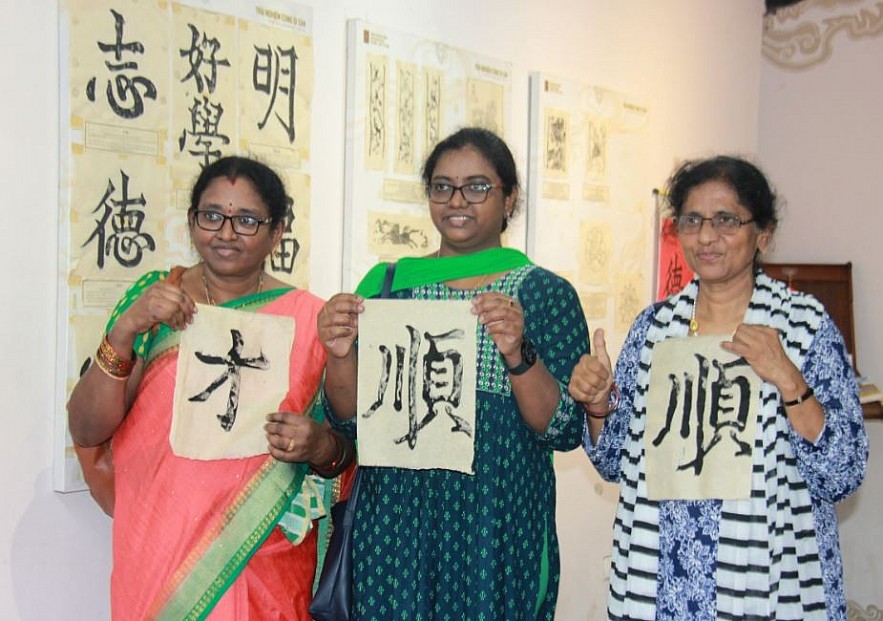 Indian Friends Visit Quoc Tu Giam, Try Woodblock Printing Indian Friends Visit Quoc Tu Giam, Try Woodblock Printing