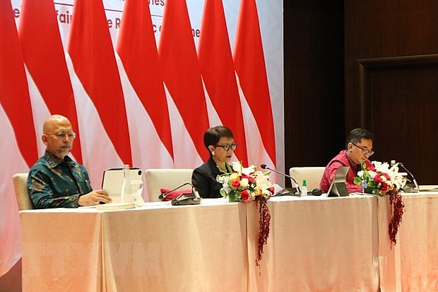 Hội nghị AMM-56: Việt Nam thúc đẩy đoàn kết và đồng thuận trong ASEAN | ASEAN | Vietnam+ (VietnamPlus) Hội nghị AMM-56: Việt Nam thúc đẩy đoàn kết và đồng thuận trong ASEAN | ASEAN | Vietnam+ (VietnamPlus)