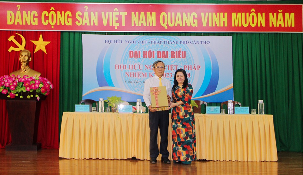 Đẩy mạnh, phát triển các hoạt động của cộng đồng Pháp ngữ tại Cần Thơ Đẩy mạnh, phát triển các hoạt động của cộng đồng Pháp ngữ tại Cần Thơ