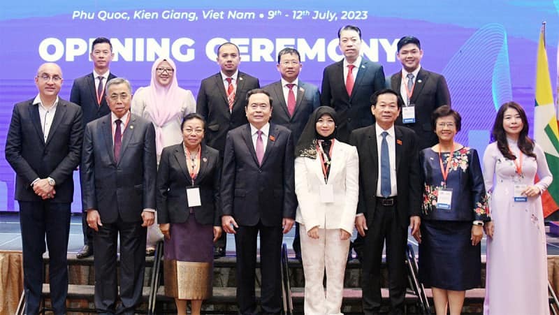 14th Meeting of AIPA CAUCUS Held in Vietnan
