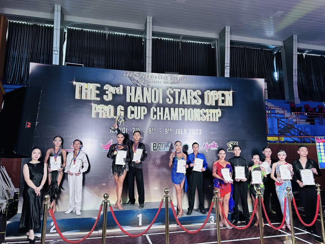 2000 Dancers Gather in Hanoi to Join Int'l Dancing Contests 2000 Dancers Gather in Hanoi to Join Int'l Dancing Contests