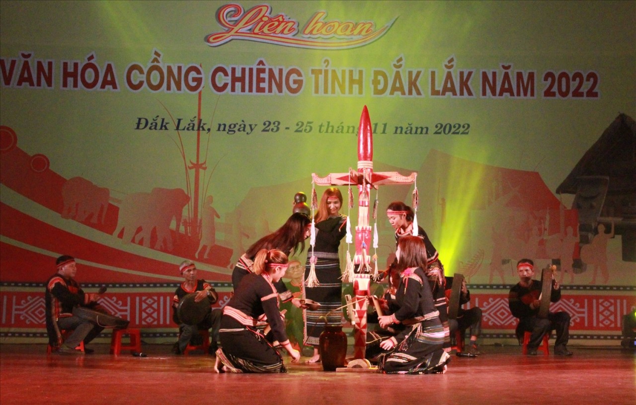 Ý nghĩa cây nêu trong đời sống đồng bào dân tộc thiểu số Tây Nguyên Ý nghĩa cây nêu trong đời sống đồng bào dân tộc thiểu số Tây Nguyên
