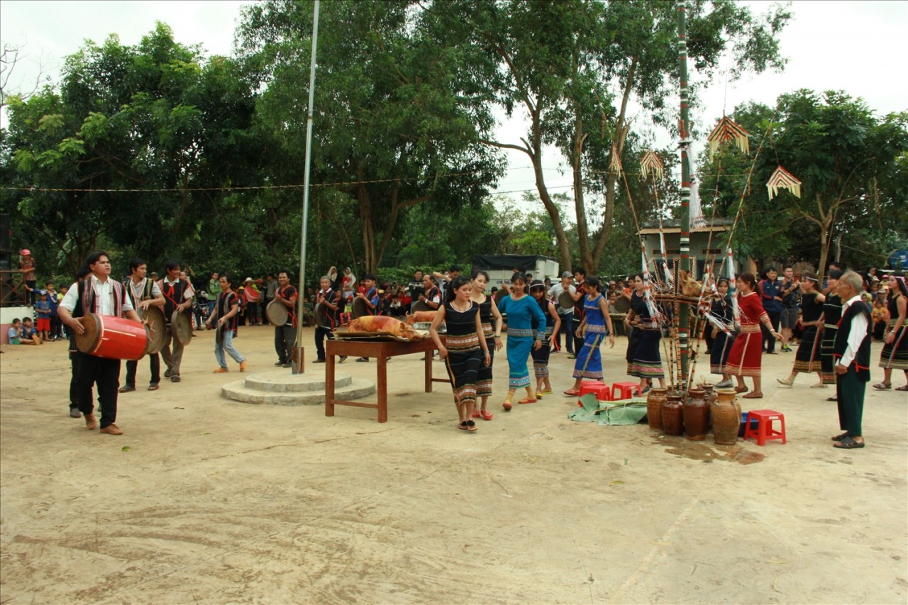 Ý nghĩa cây nêu trong đời sống đồng bào dân tộc thiểu số Tây Nguyên Ý nghĩa cây nêu trong đời sống đồng bào dân tộc thiểu số Tây Nguyên