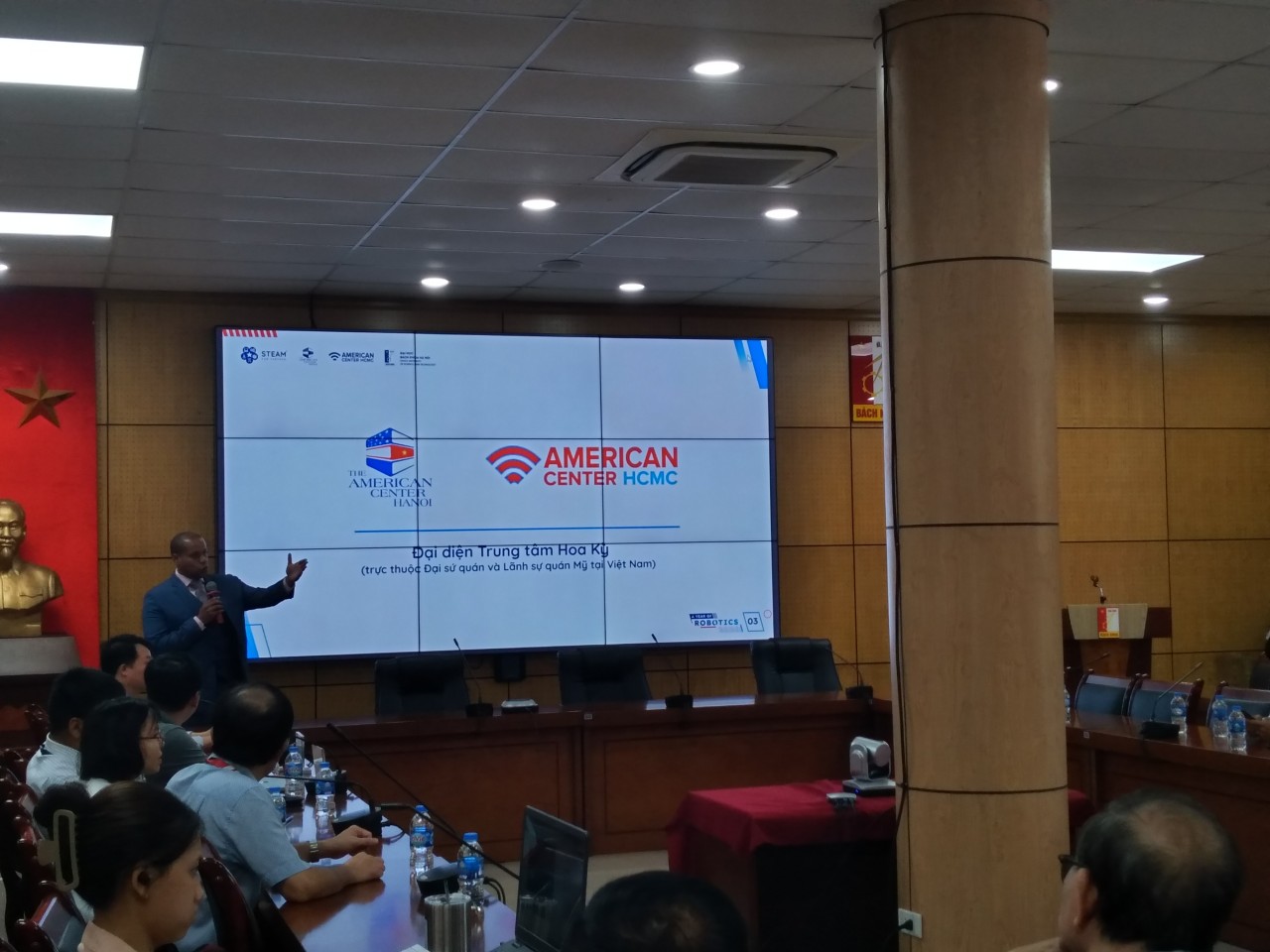 Phái đoàn Ngoại giao Hoa Kỳ cam kết hỗ trợ Việt Nam giáo dục STEAM cho trẻ em Phái đoàn Ngoại giao Hoa Kỳ cam kết hỗ trợ Việt Nam giáo dục STEAM cho trẻ em
