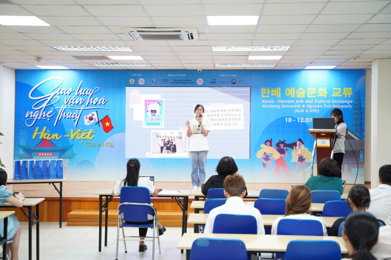 Ngày hội giao lưu văn hoá nghệ thuật Việt - Hàn thu hút hàng trăm bạn trẻ Hà Thành Ngày hội giao lưu văn hoá nghệ thuật Việt - Hàn thu hút hàng trăm bạn trẻ Hà Thành