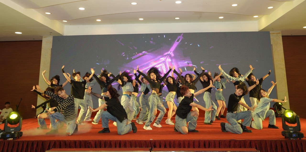 Ngày hội giao lưu văn hoá nghệ thuật Việt - Hàn thu hút hàng trăm bạn trẻ Hà Thành Ngày hội giao lưu văn hoá nghệ thuật Việt - Hàn thu hút hàng trăm bạn trẻ Hà Thành