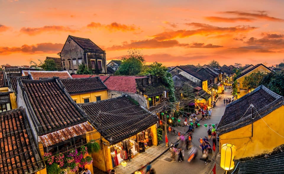 Nét kiến trúc cổ kính dường như còn giữ nguyên vẹn trong từng mái nhà, trên từng con phố Hội An. (Ảnh: KT) Nét kiến trúc cổ kính dường như còn giữ nguyên vẹn trong từng mái nhà, trên từng con phố Hội An. (Ảnh: KT)