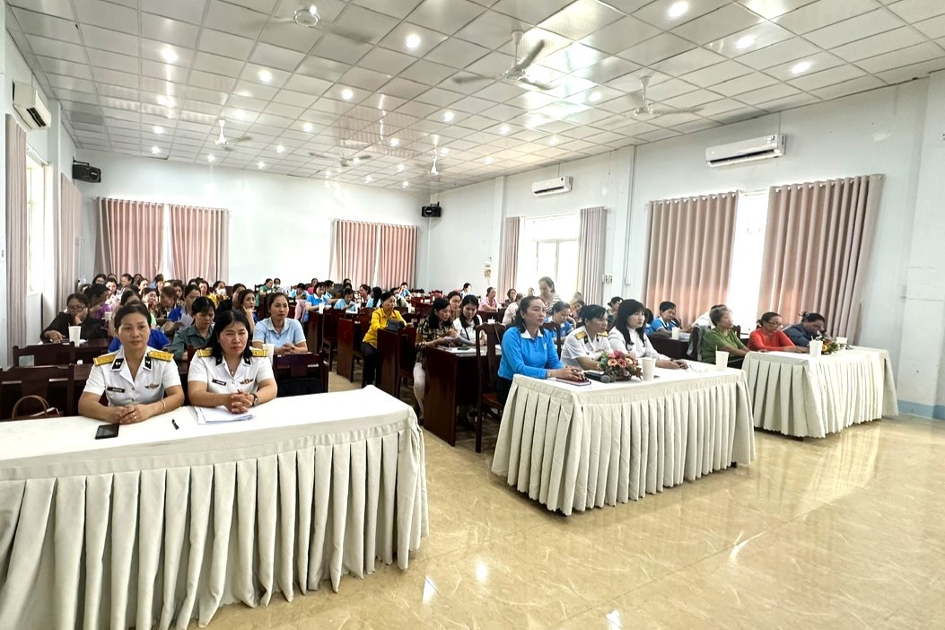 Tuyên truyền biển, đảo cho cán bộ, hội viên phụ nữ TP. Phú Quốc Tuyên truyền biển, đảo cho cán bộ, hội viên phụ nữ TP. Phú Quốc