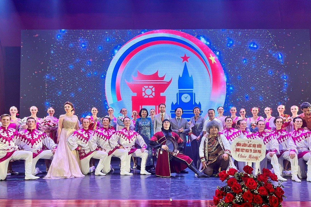 Impressive Russian Art Show in Ha Long City Impressive Russian Art Show in Ha Long City