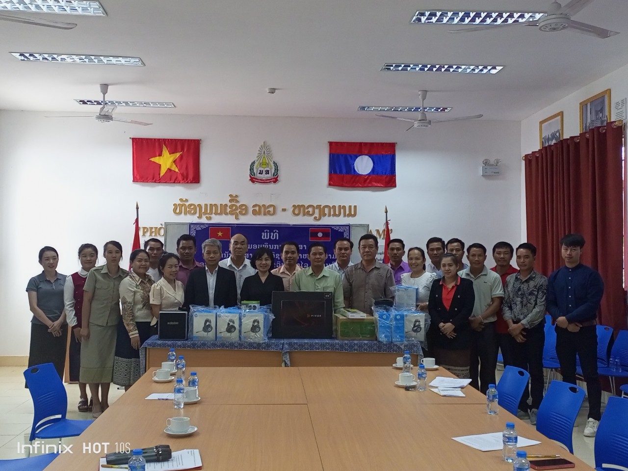 Trao tặng học bổng, thiết bị học tập cho trường Đại học Souphanouvong, Luang Prabang (Lào) Trao tặng học bổng, thiết bị học tập cho trường Đại học Souphanouvong, Luang Prabang (Lào)