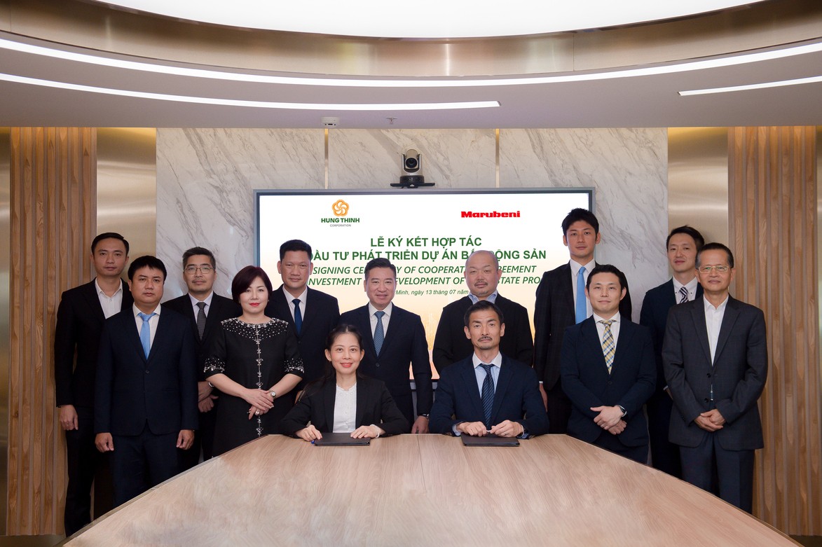 Bà Nguyễn Thị Hoàng Anh – Phó Tổng Giám đốc Tập đoàn Hưng Thịnh và ông Masato Tachibana - Phó Tổng Quản lý lĩnh vực Cơ sở hạ tầng Thế hệ tiếp nối, Tập đoàn Marubeni, đại diện hai tập đoàn ký kết hợp tác đầu tư phát triển dự án bất động sản, dưới sự chứng kiến của lãnh đạo cấp cao hai bên. Bà Nguyễn Thị Hoàng Anh – Phó Tổng Giám đốc Tập đoàn Hưng Thịnh và ông Masato Tachibana - Phó Tổng Quản lý lĩnh vực Cơ sở hạ tầng Thế hệ tiếp nối, Tập đoàn Marubeni, đại diện hai tập đoàn ký kết hợp tác đầu tư phát triển dự án bất động sản, dưới sự chứng kiến của lãnh đạo cấp cao hai bên.