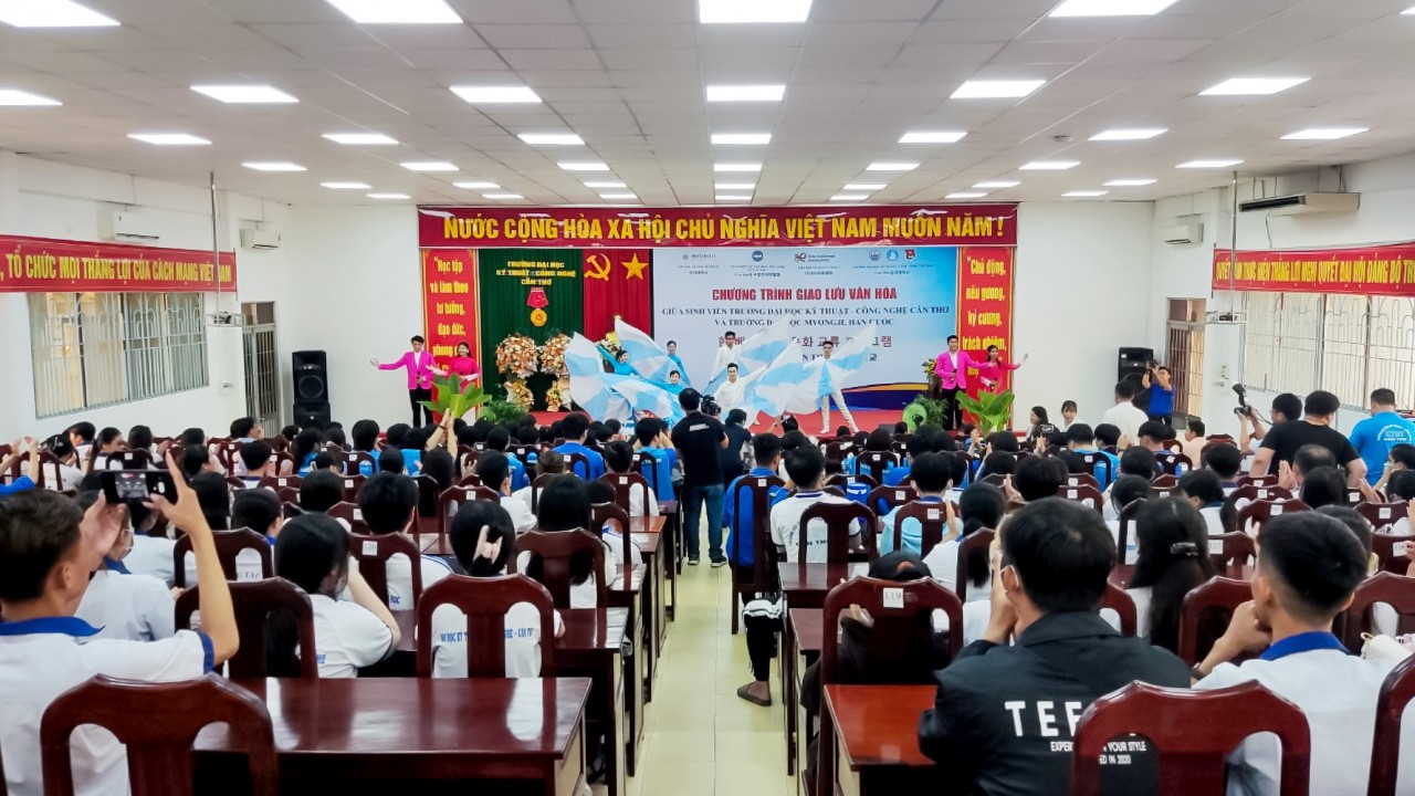 Tình nguyện viên Hàn Quốc kết thúc chương trình tại Cần Thơ Học sinh Cần Thơ có thêm hiểu biết về văn hóa Hàn Quốc từ tình nguyện viên nước bạn